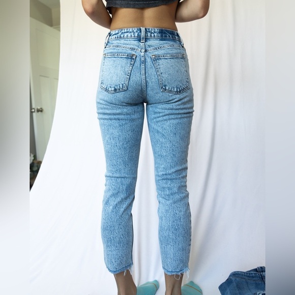 The Abercrombie High Rise Mom jean - Picture 7 of 11